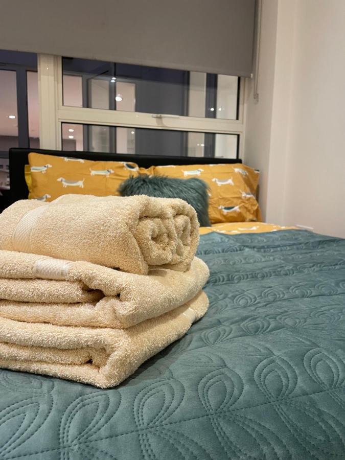 Chic 3 Bedroom Flat With Private Terrace In Holloway Near Finsbury Park ลอนดอน ภายนอก รูปภาพ