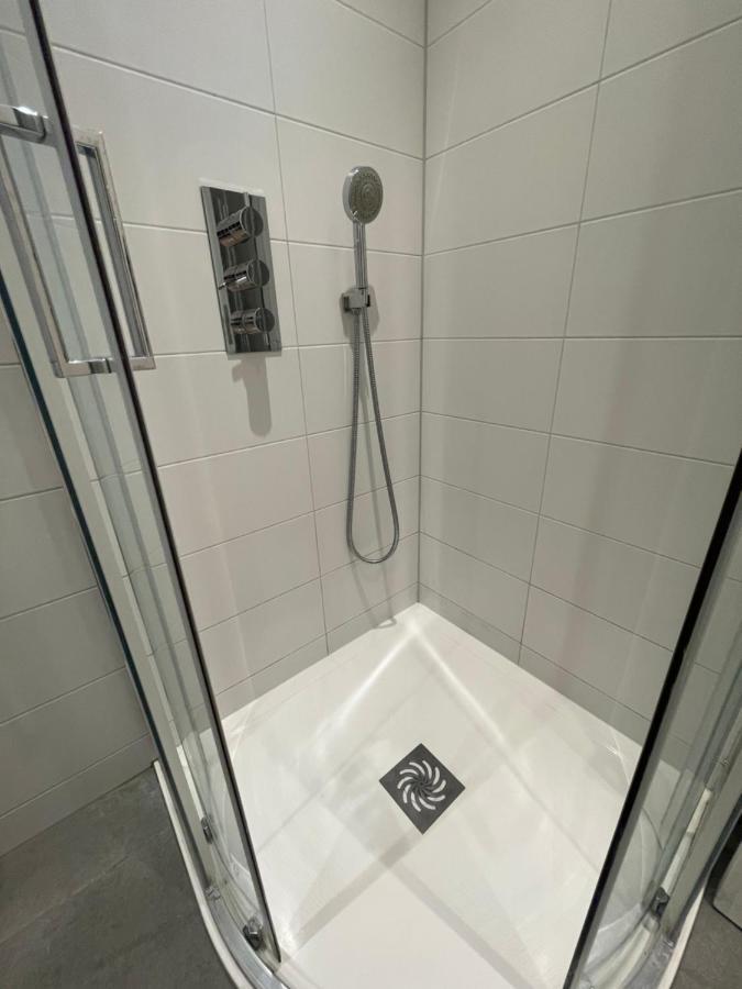 Chic 3 Bedroom Flat With Private Terrace In Holloway Near Finsbury Park ลอนดอน ภายนอก รูปภาพ