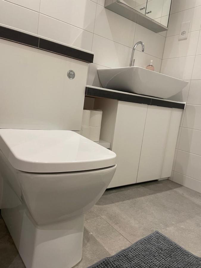 Chic 3 Bedroom Flat With Private Terrace In Holloway Near Finsbury Park ลอนดอน ภายนอก รูปภาพ