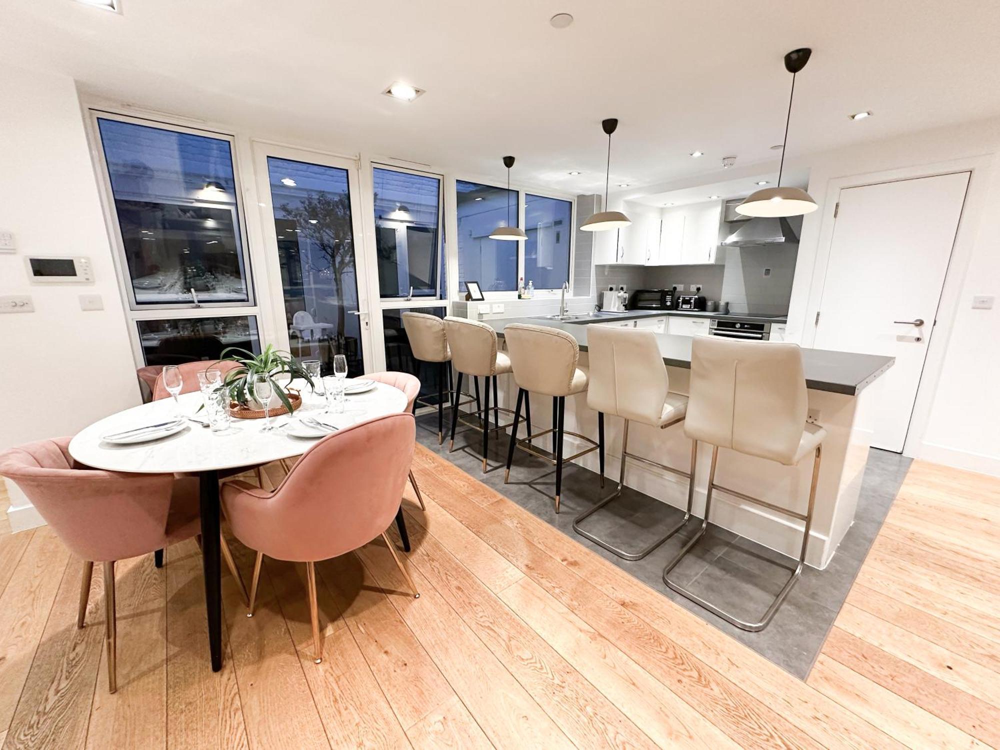 Chic 3 Bedroom Flat With Private Terrace In Holloway Near Finsbury Park ลอนดอน ภายนอก รูปภาพ