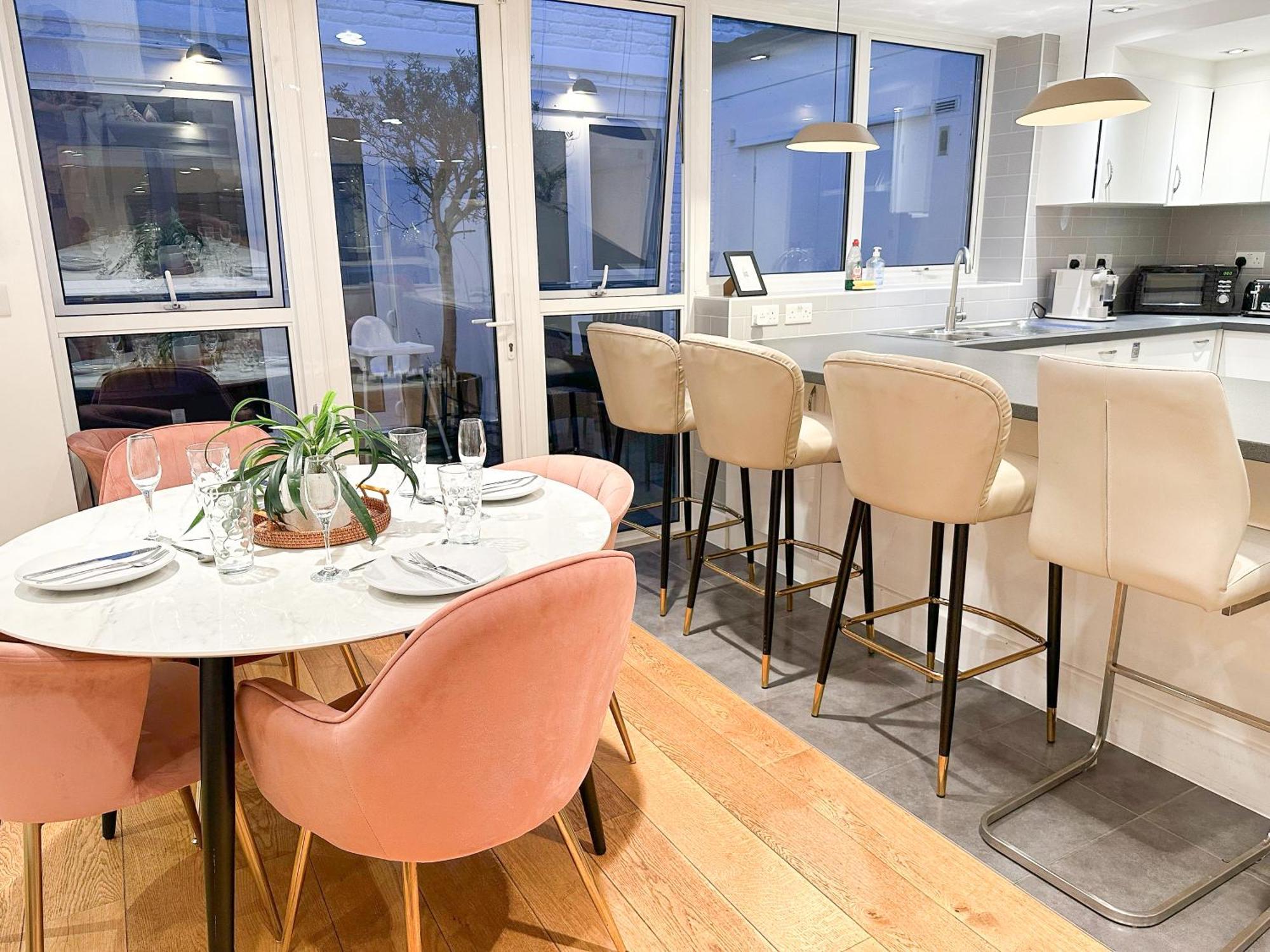Chic 3 Bedroom Flat With Private Terrace In Holloway Near Finsbury Park ลอนดอน ภายนอก รูปภาพ