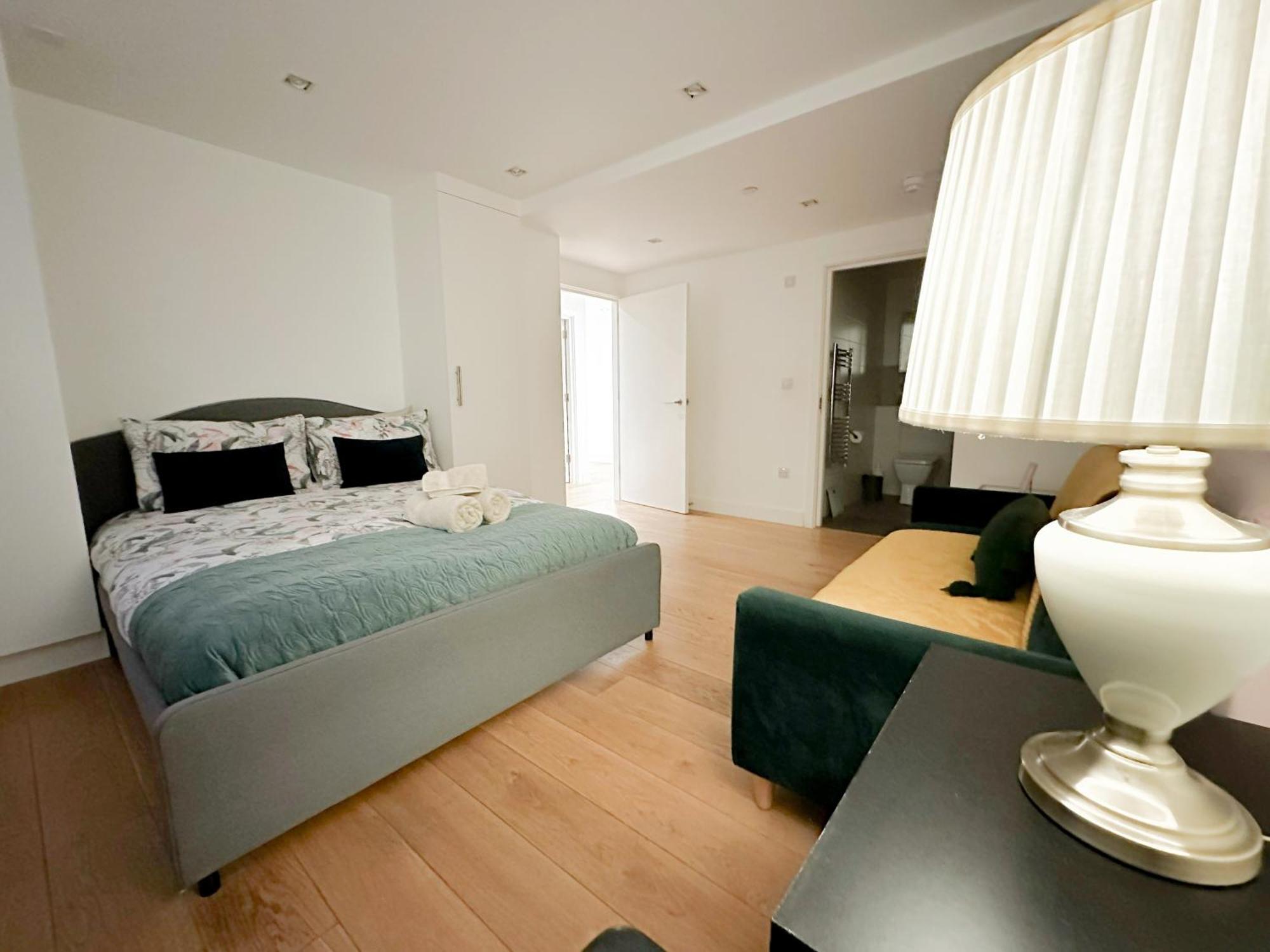 Chic 3 Bedroom Flat With Private Terrace In Holloway Near Finsbury Park ลอนดอน ภายนอก รูปภาพ