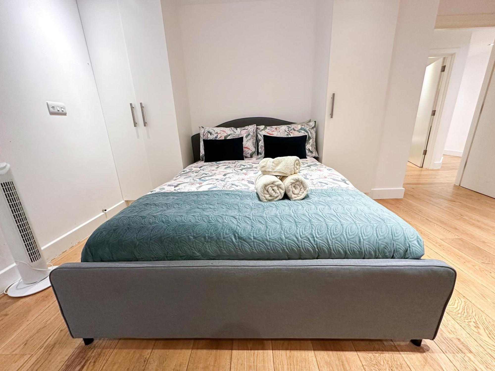 Chic 3 Bedroom Flat With Private Terrace In Holloway Near Finsbury Park ลอนดอน ภายนอก รูปภาพ
