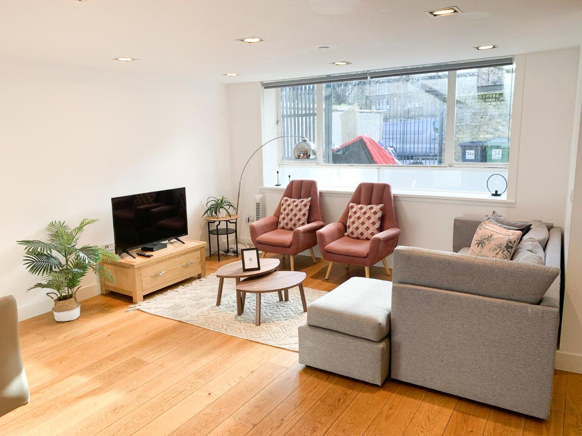 Chic 3 Bedroom Flat With Private Terrace In Holloway Near Finsbury Park ลอนดอน ภายนอก รูปภาพ