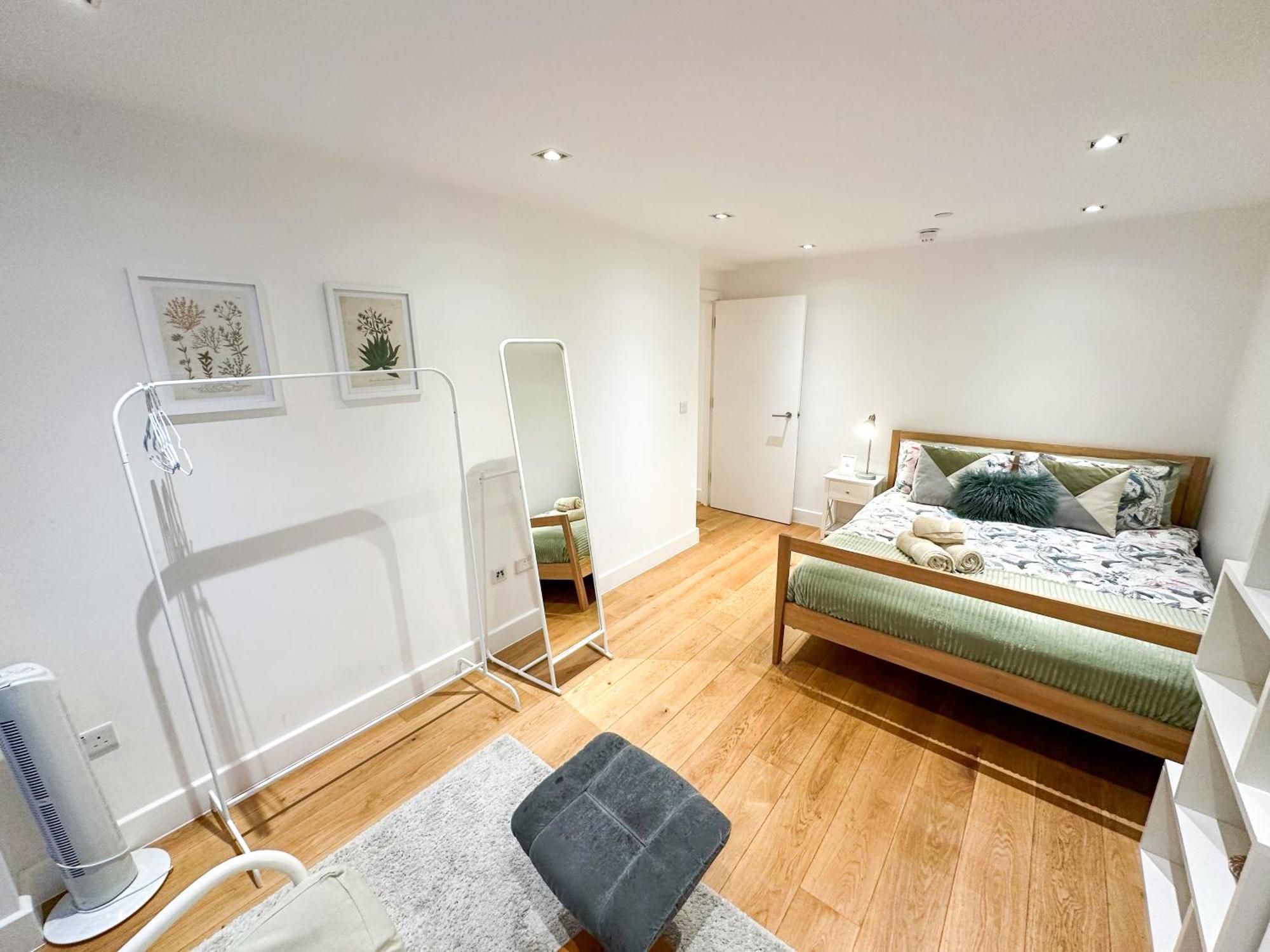 Chic 3 Bedroom Flat With Private Terrace In Holloway Near Finsbury Park ลอนดอน ภายนอก รูปภาพ