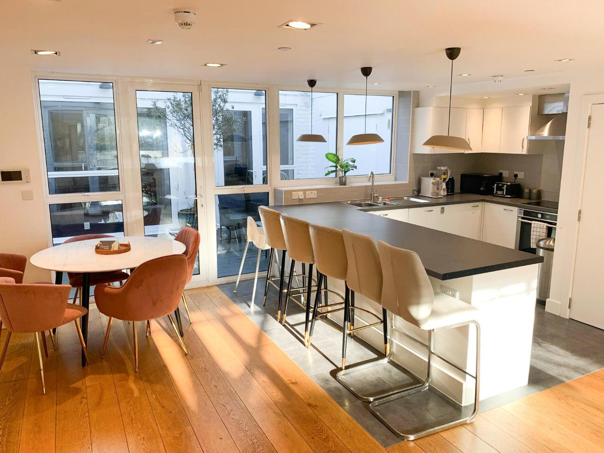 Chic 3 Bedroom Flat With Private Terrace In Holloway Near Finsbury Park ลอนดอน ภายนอก รูปภาพ