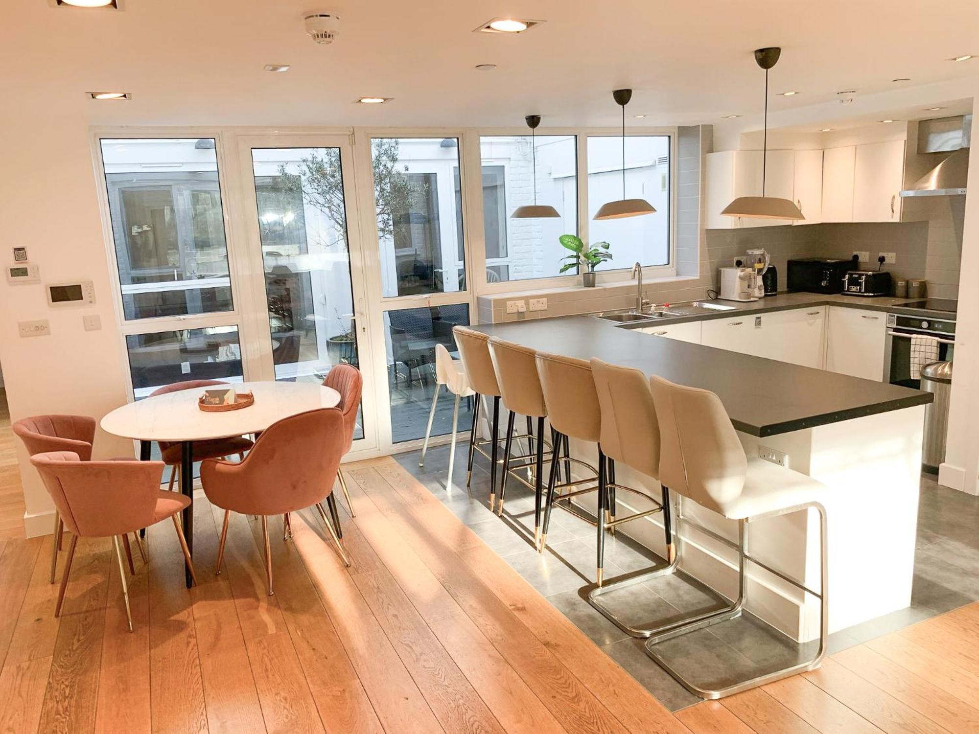 Chic 3 Bedroom Flat With Private Terrace In Holloway Near Finsbury Park ลอนดอน ภายนอก รูปภาพ