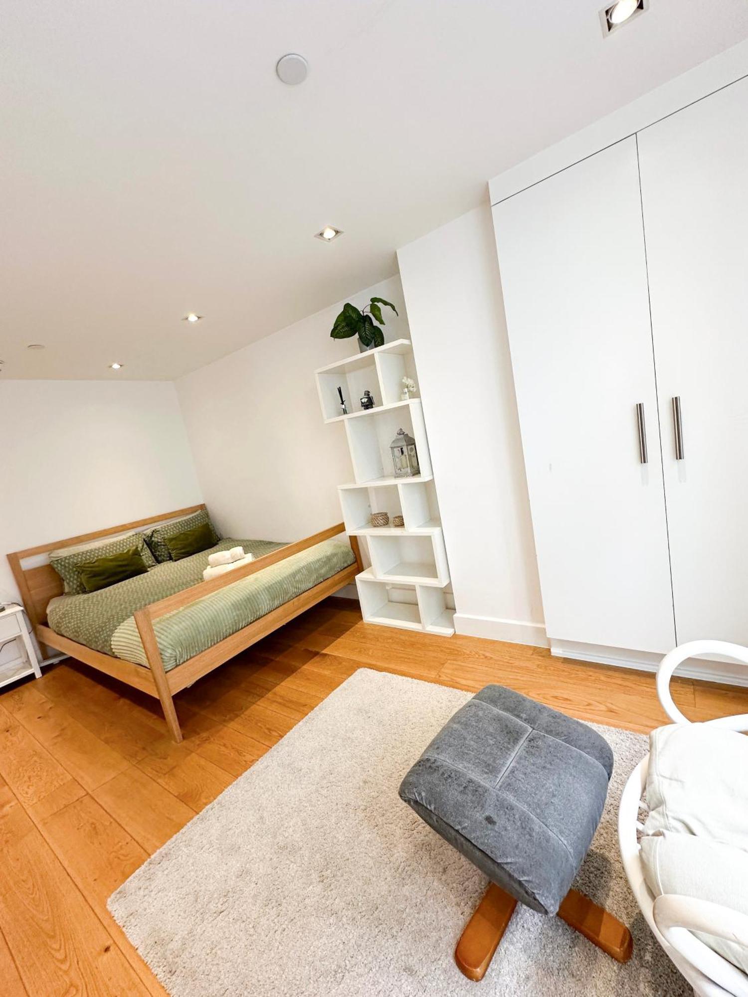 Chic 3 Bedroom Flat With Private Terrace In Holloway Near Finsbury Park ลอนดอน ภายนอก รูปภาพ