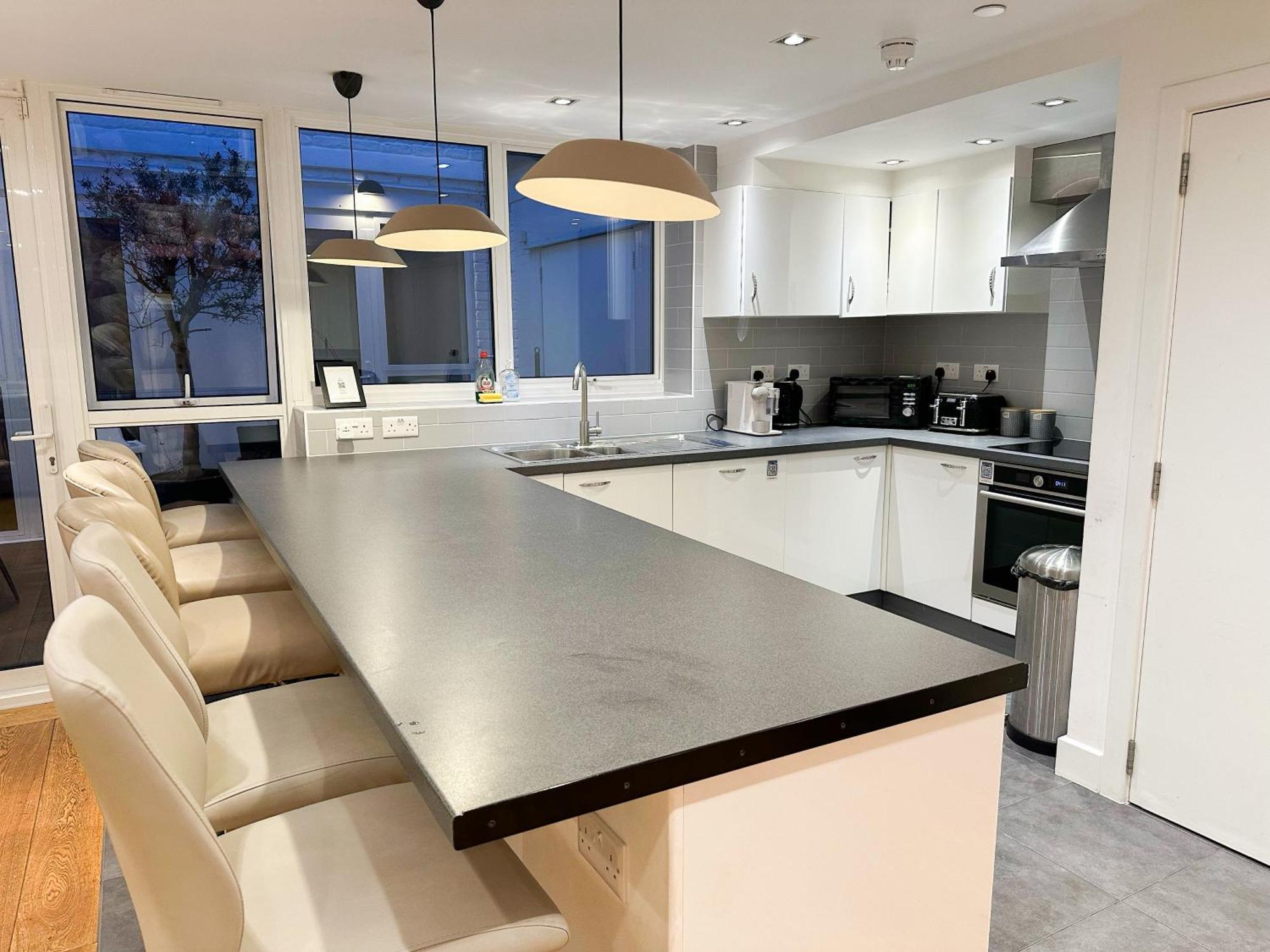 Chic 3 Bedroom Flat With Private Terrace In Holloway Near Finsbury Park ลอนดอน ภายนอก รูปภาพ