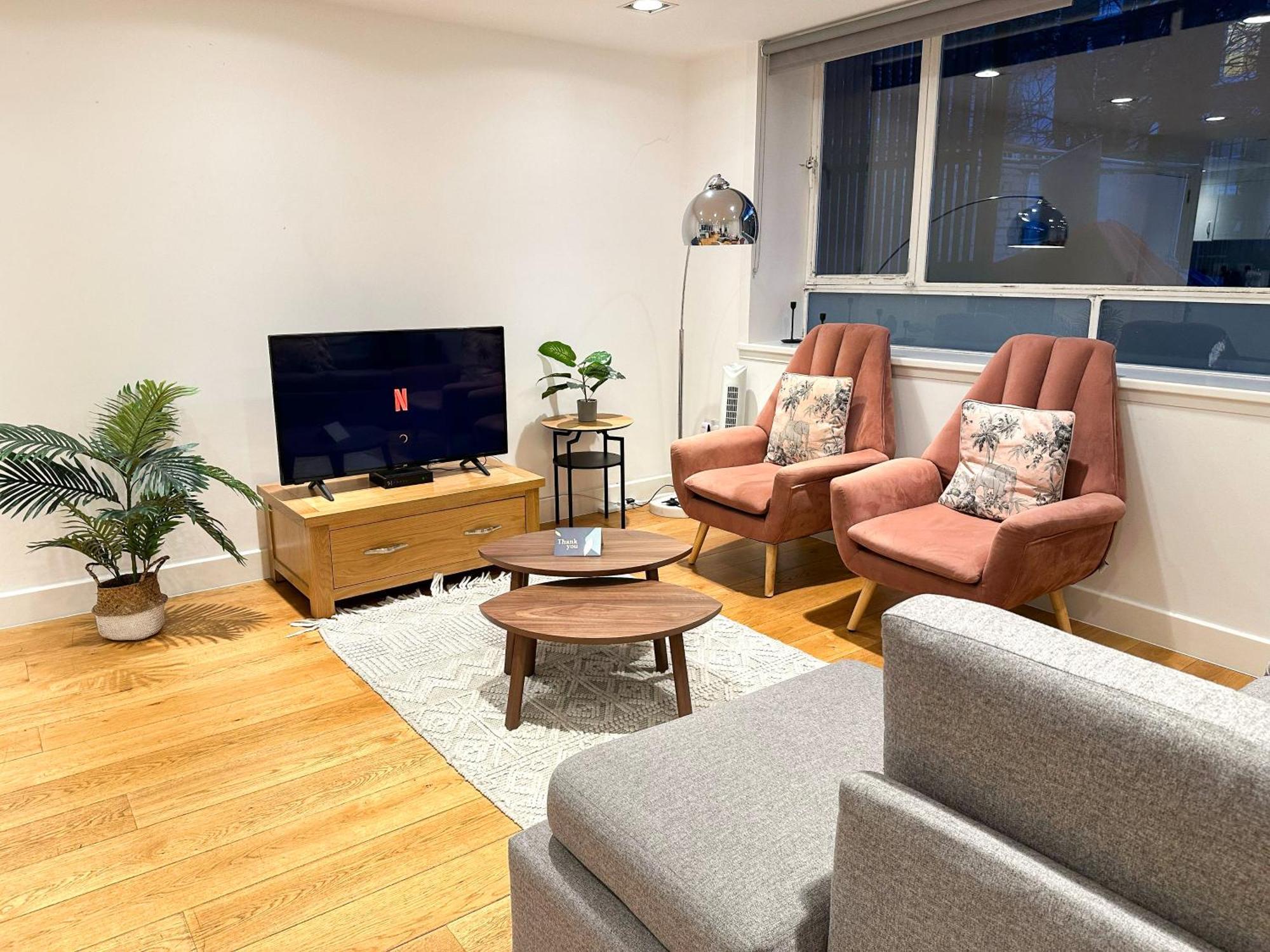 Chic 3 Bedroom Flat With Private Terrace In Holloway Near Finsbury Park ลอนดอน ภายนอก รูปภาพ