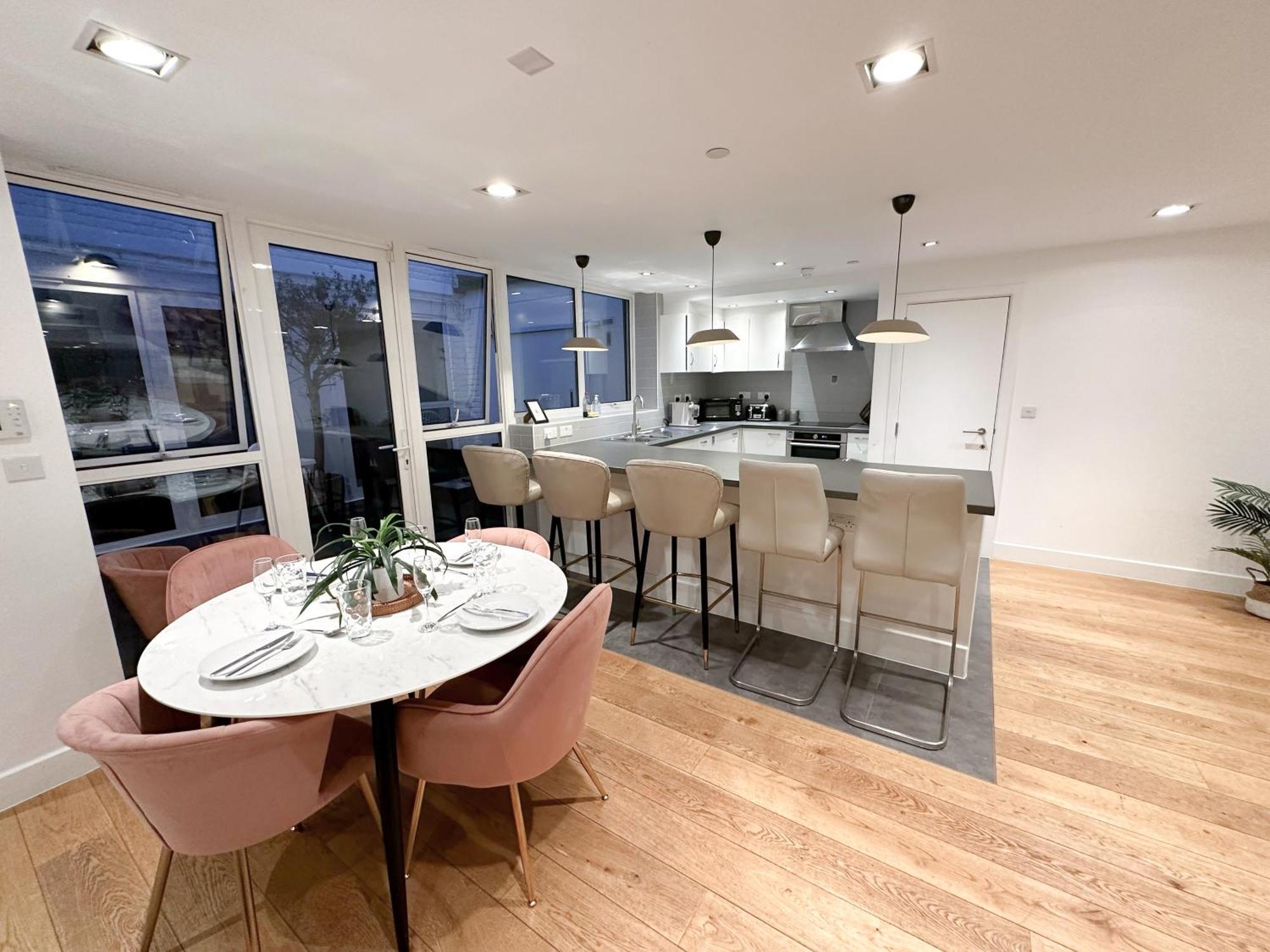 Chic 3 Bedroom Flat With Private Terrace In Holloway Near Finsbury Park ลอนดอน ภายนอก รูปภาพ