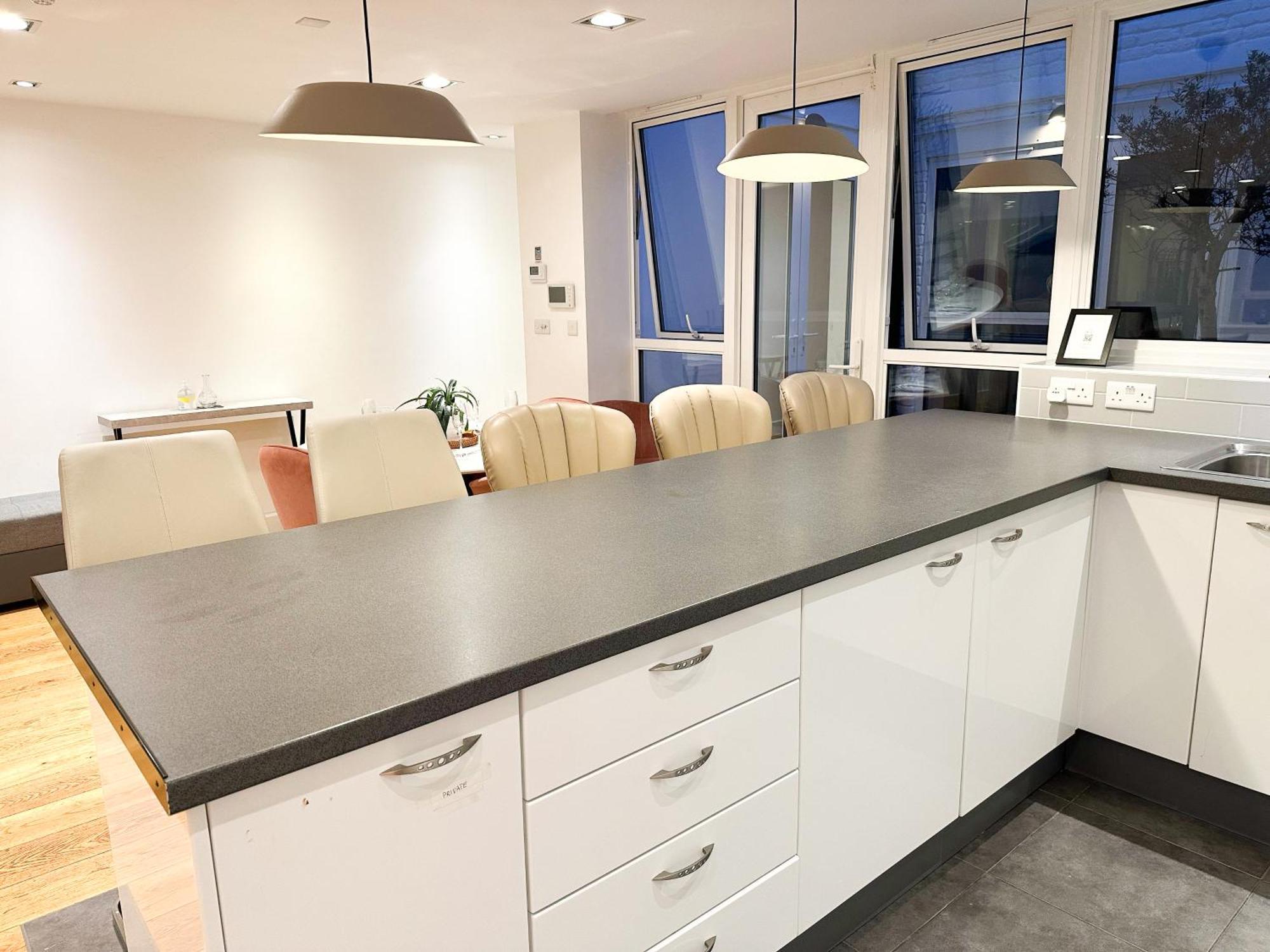 Chic 3 Bedroom Flat With Private Terrace In Holloway Near Finsbury Park ลอนดอน ภายนอก รูปภาพ