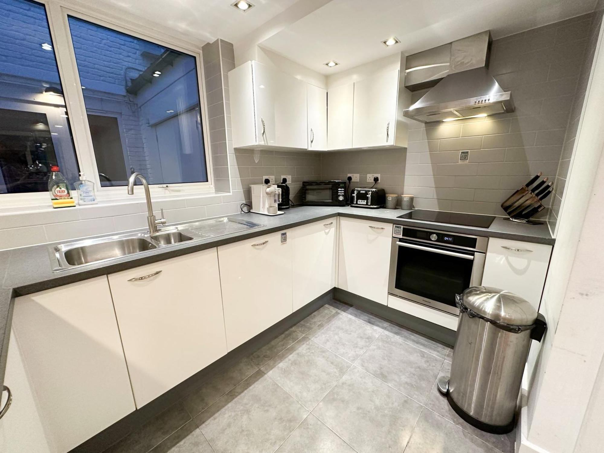 Chic 3 Bedroom Flat With Private Terrace In Holloway Near Finsbury Park ลอนดอน ภายนอก รูปภาพ