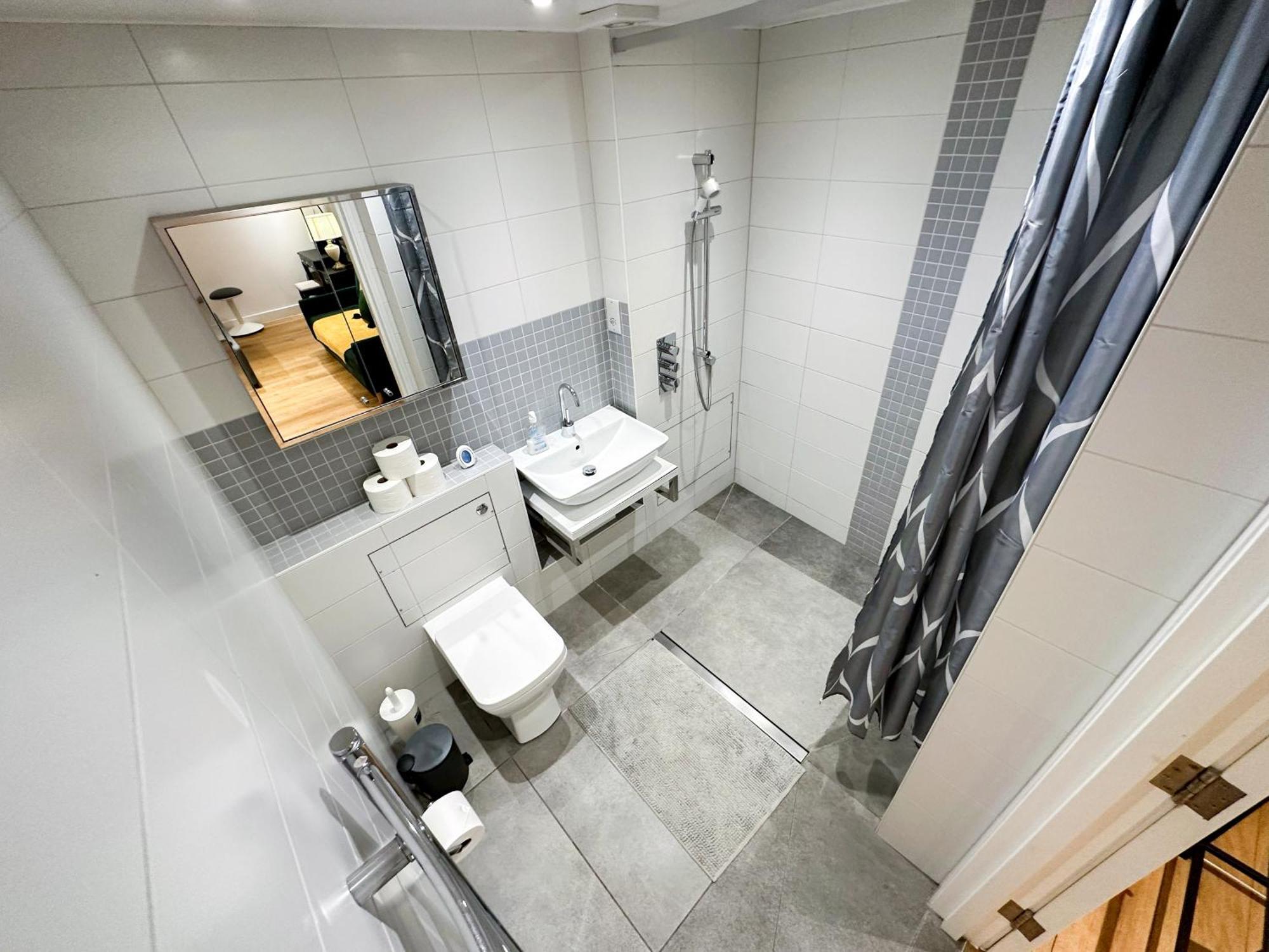Chic 3 Bedroom Flat With Private Terrace In Holloway Near Finsbury Park ลอนดอน ภายนอก รูปภาพ